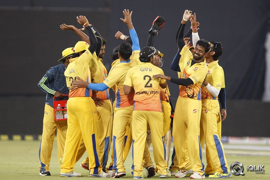 Telugu-Warriors-vs-Chennai-Rhinos-Final-Match-Photos